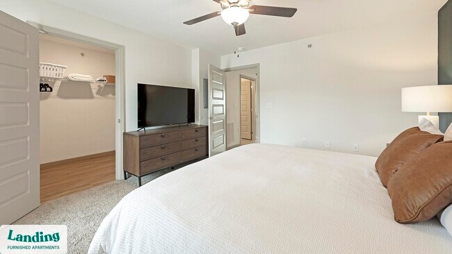 Foto del edificio - 610 Universal Dr