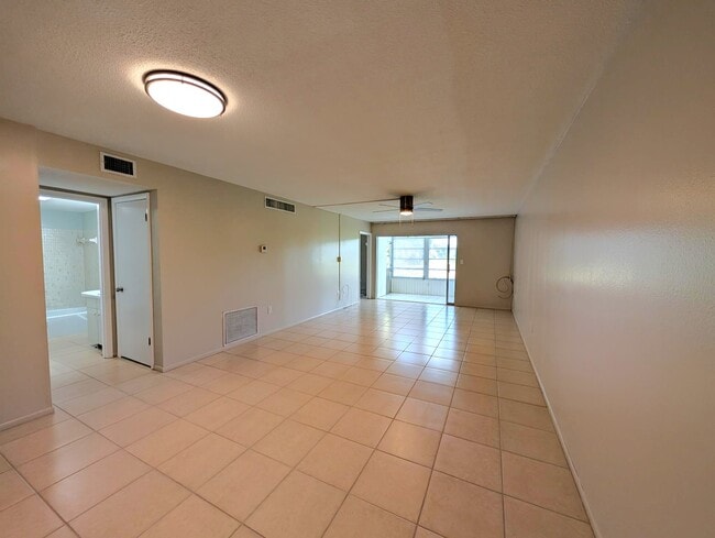 Building Photo - 3463 Bee Ridge Rd