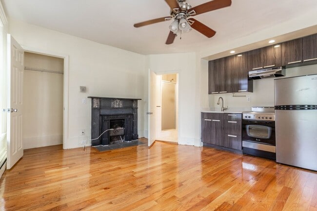 Building Photo - Studio in Beacon Hill $2400 a month