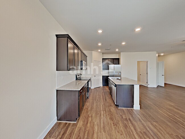 Building Photo - 5933 W Larkspur Dr