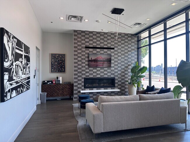 Foto del edificio - Stunning Denver Condo with Assigned Garage...