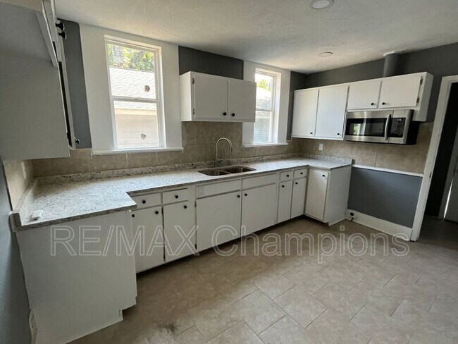 Foto del edificio - 2350 Huggins St