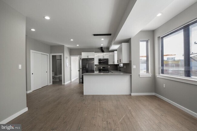 Building Photo - 2534 Emerald St