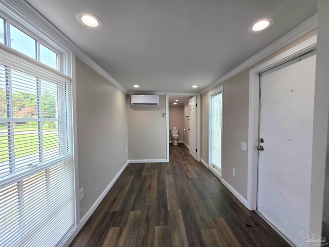 Building Photo - 8676 Sharon Ln