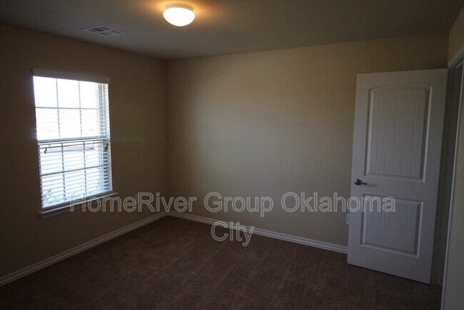 Building Photo - 2420 Ressie Ln