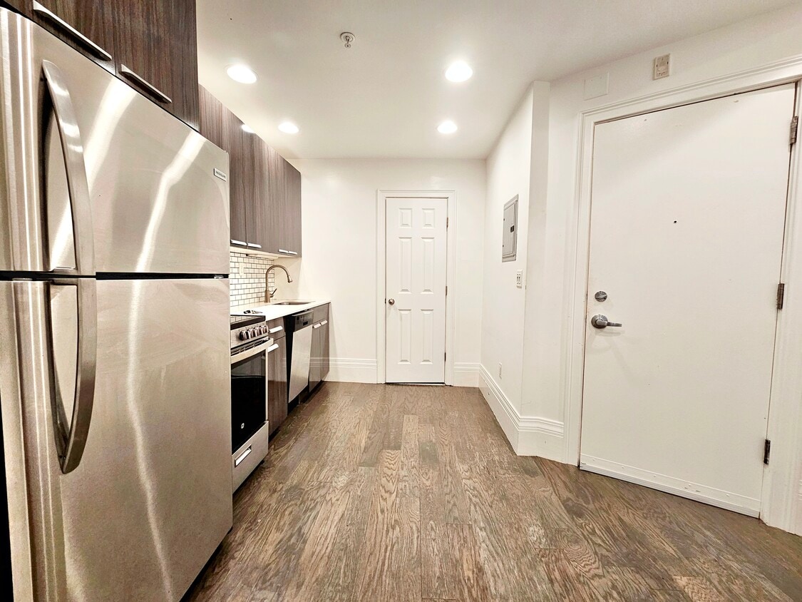 Primary Photo - 255 Newbury St