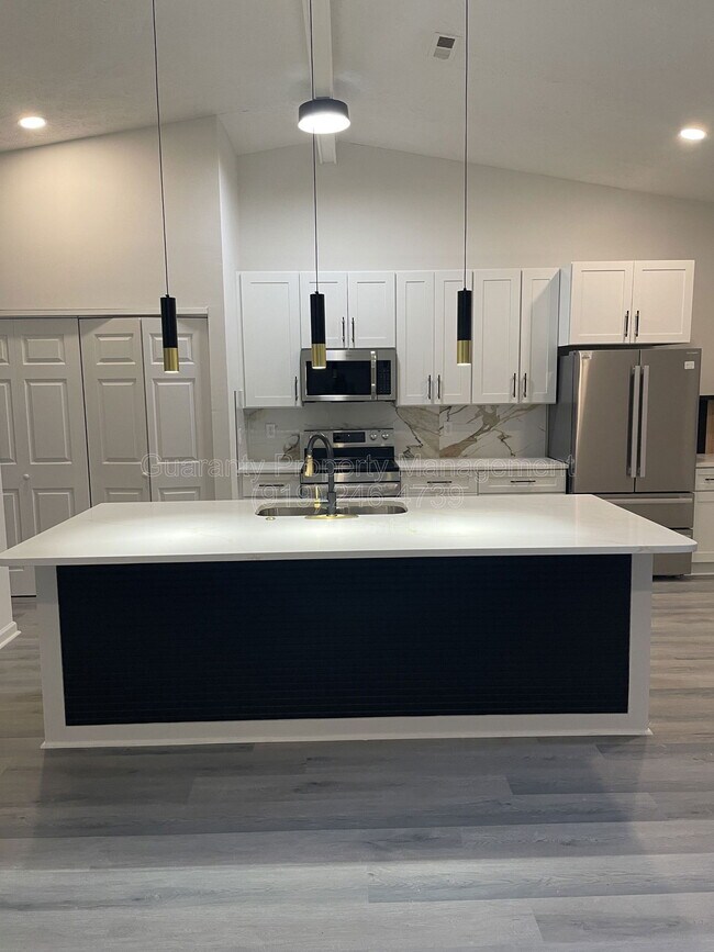 Foto del edificio - 8029 McGuire Dr