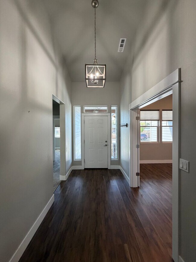 Foto del edificio - Beautiful, Craftsman Home-  4 bedroom, 2.5 ba + office!