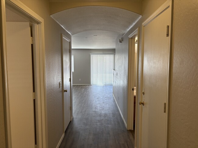 Building Photo - 8605 W Jocelyn Terrace