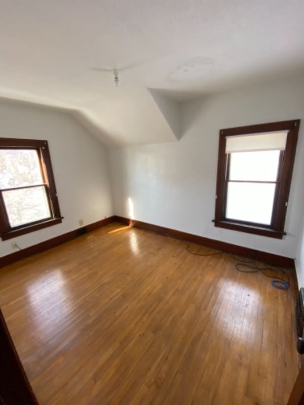 Building Photo - 118 W 5th St