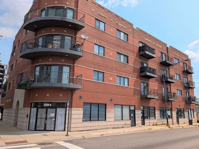 Building Photo - 6017 N Kimball Ave