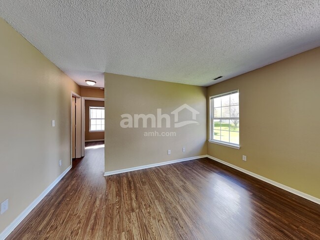 Foto del edificio - 1428 Blue Brook Way