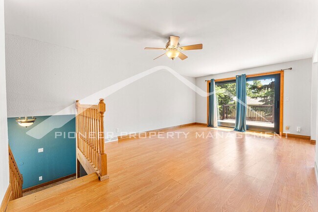 Building Photo - Spacious Home with 2 Car Garage and Centra...