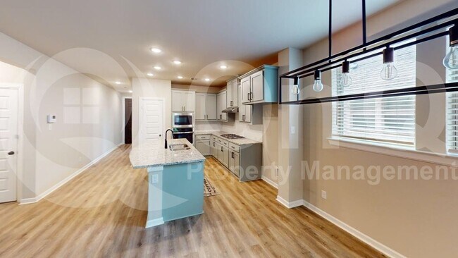 Building Photo - 5521 Capilano Ct