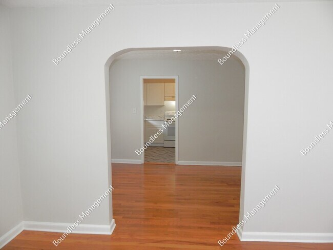 Foto del edificio - 392 Cairo St NW