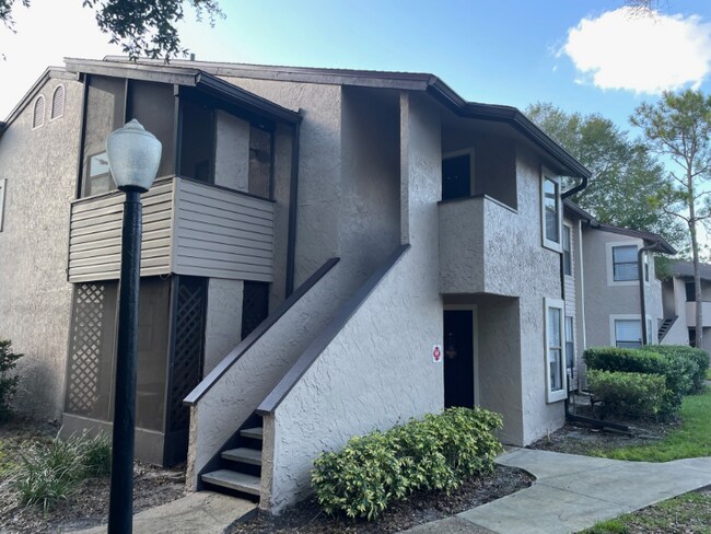 Foto del edificio - 2942 Antique Oaks Cir