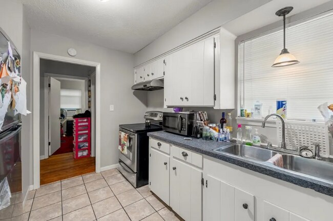 Foto del edificio - 211 Meadowbrook Dr