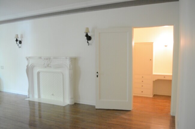 Foto del edificio - 6614 W Olympic Blvd