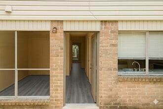 Building Photo - 9146 Wilcrest Dr