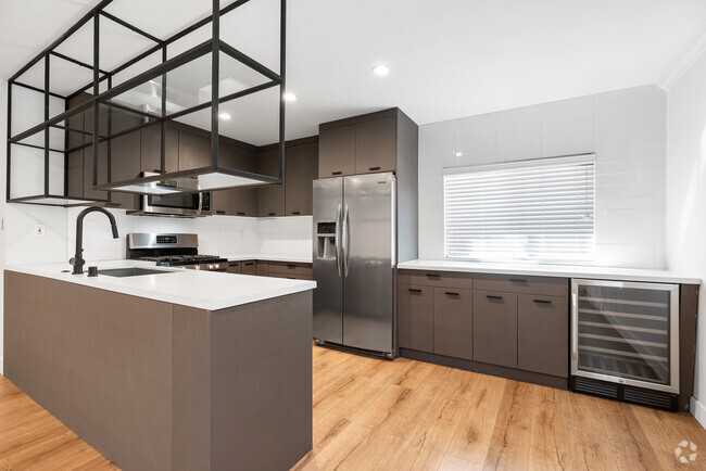 Building Photo - 5941 Comey Ave