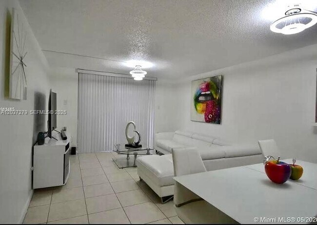 Building Photo - 9360 Fontainebleau Blvd