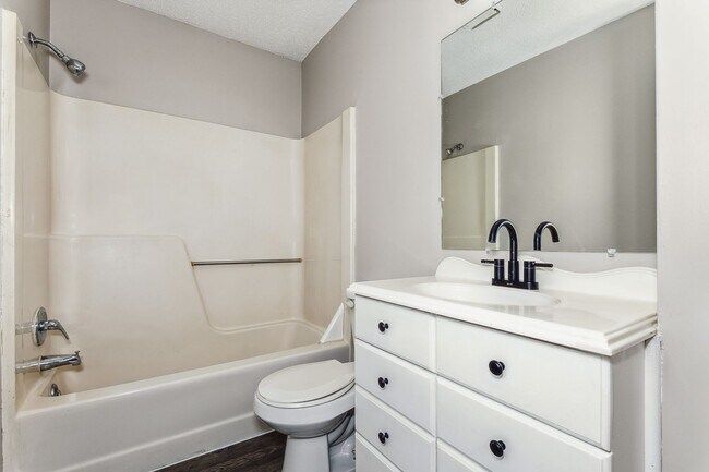 Foto del edificio - Coming Soon! WEST Side Duplex for rent! Spacious 3 bed/2 bath duplex for rent or rent to own!