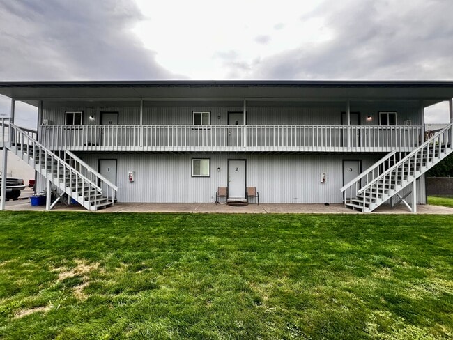 Foto del edificio - Non-Refundable & Security Deposit Total: $...
