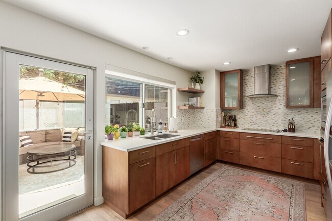Foto del edificio - 3160 E Hazelwood St