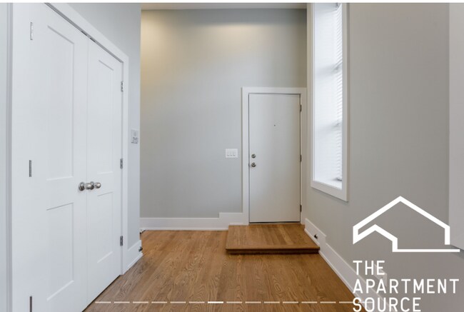 Foto del edificio - 2057 W Dickens Ave