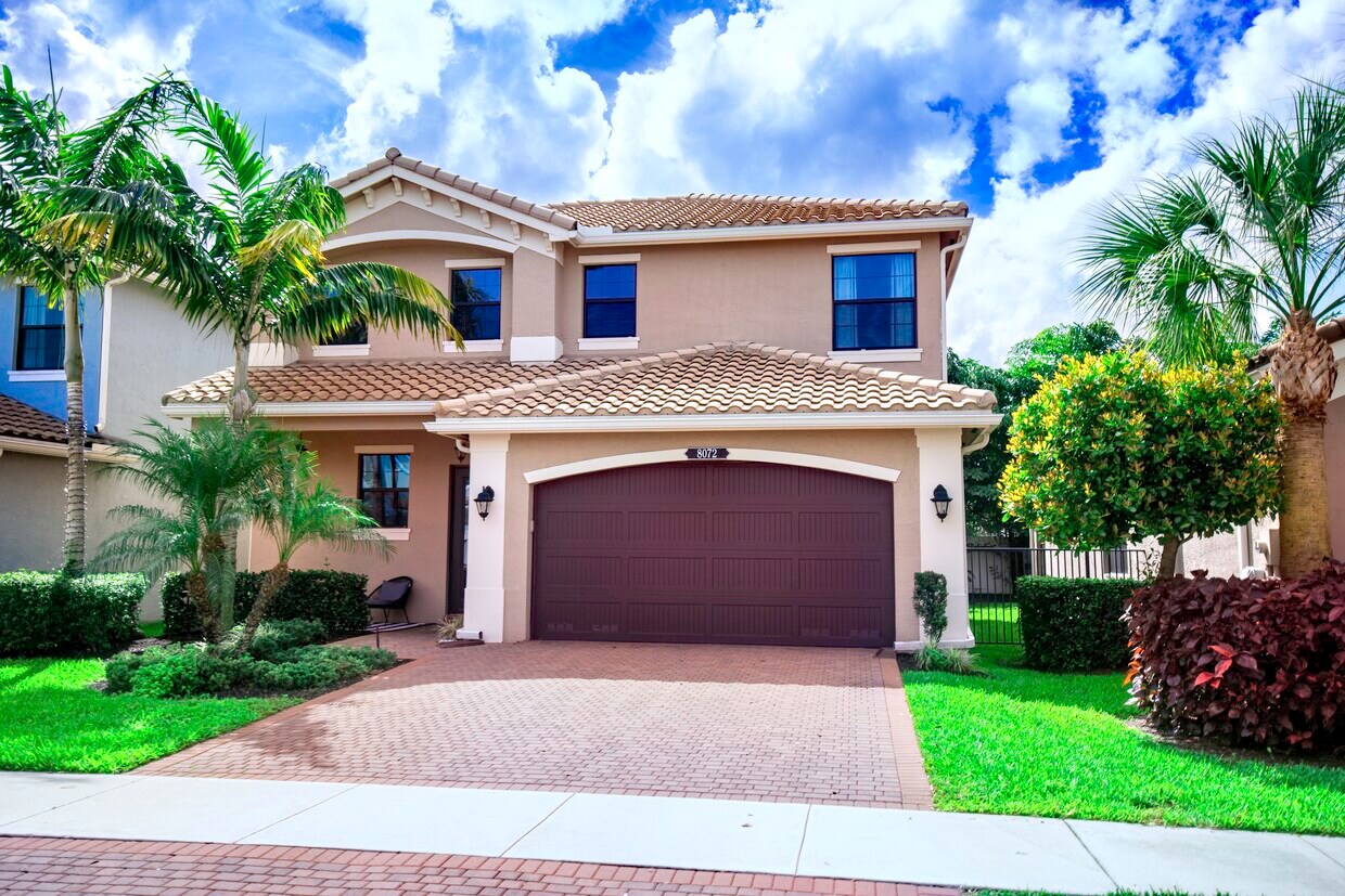 Primary Photo - 8072 Cactus Quartz Cir