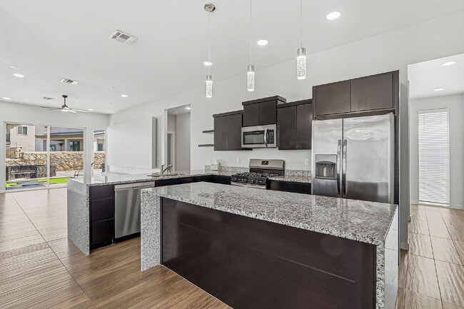 Building Photo - 4 bedroom with outdoor kitchen, fully landscaped in 79928