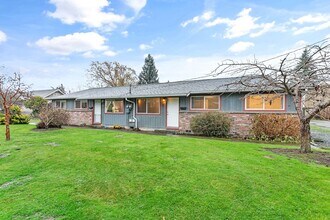 Building Photo - 2425 Spruce St