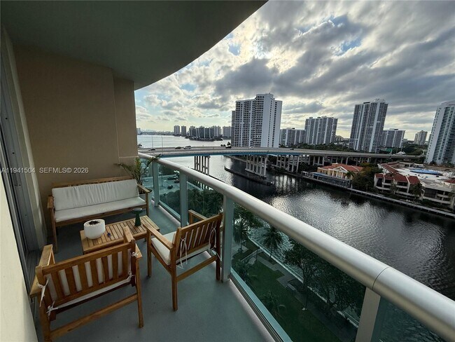 Foto del edificio - 19390 Collins Ave