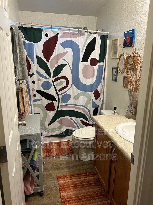 Foto del edificio - 1396 S Mark Ln