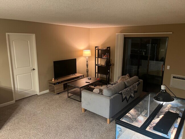 Foto del edificio - 1655 Live Oak Rd
