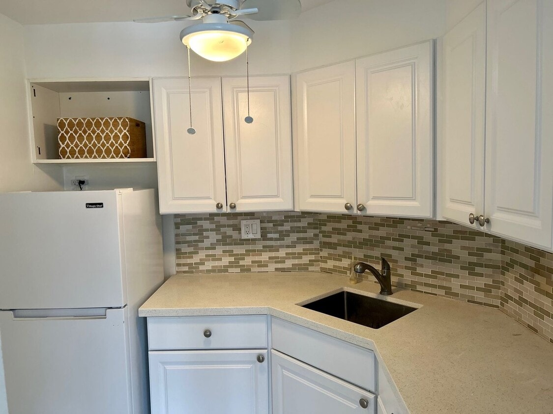 Primary Photo - Spacious Studio Beach House Condo!