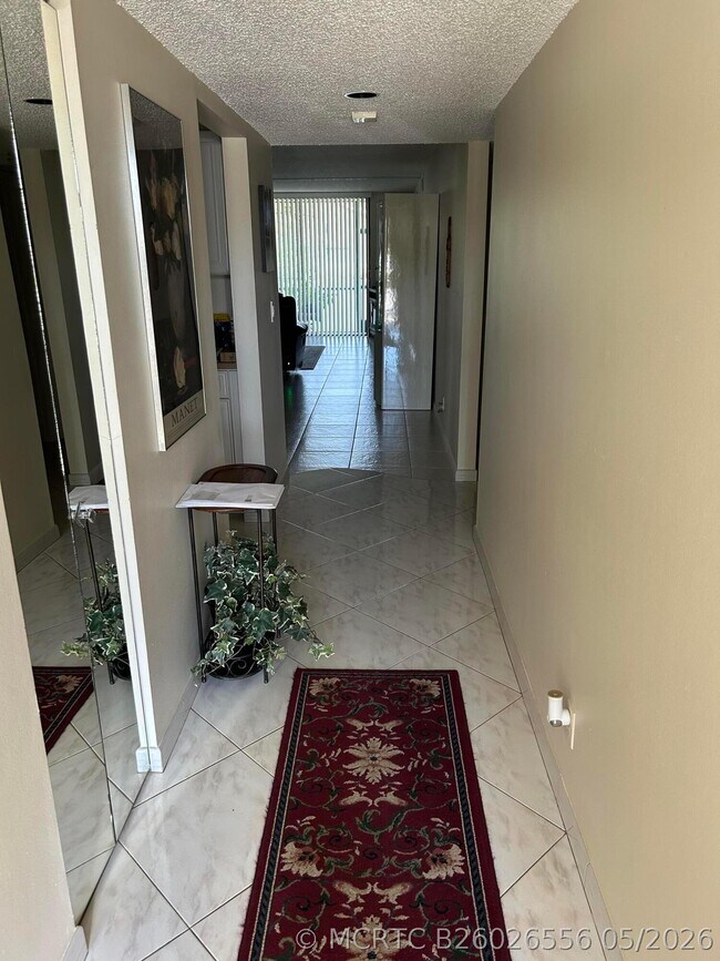 Foto del edificio - 4725 Lucerne Lakes Blvd W