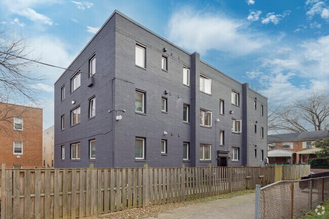 Frente - 1907 18th St SE