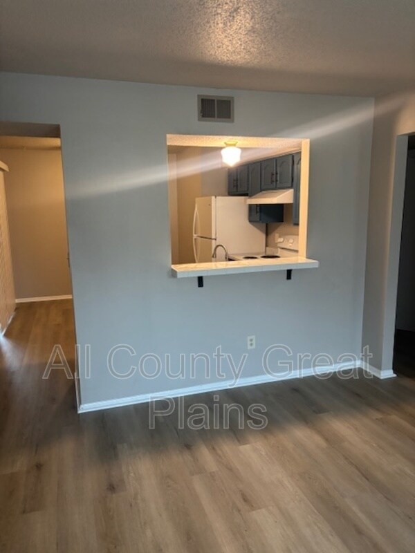 Building Photo - 609 S Lakehurst Dr