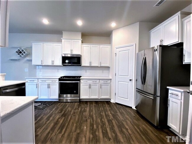 Foto del edificio - 3 Bedroom 2 Garage & Sunroom End Unit