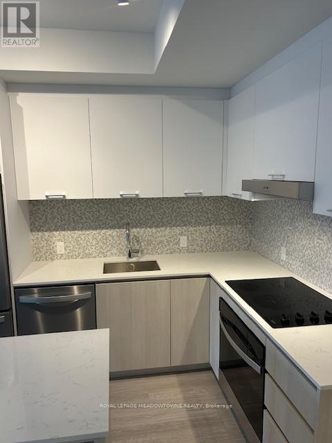 Building Photo - 8188 Yonge St