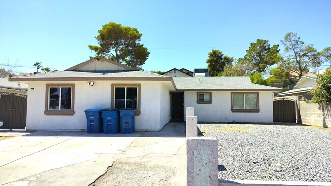 Building Photo - 5821 W Eugene Ave