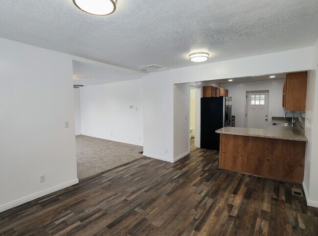 Foto del edificio - Beautiful 2 Bd 2 Bath Home in Murray