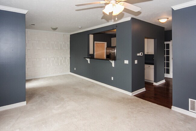 Building Photo - One Bedroom Condo at the Retreat