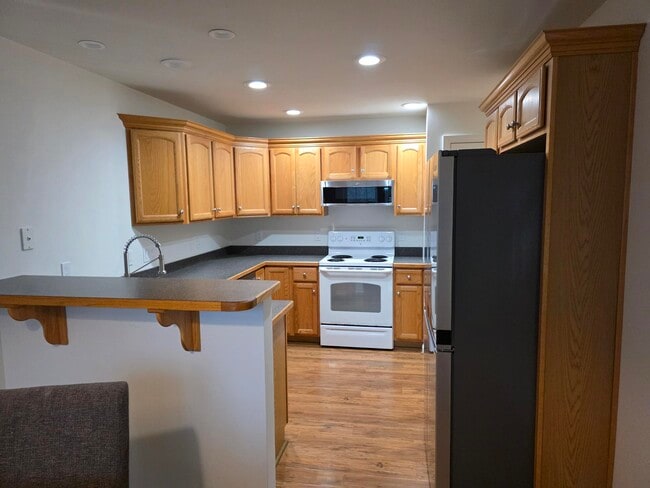 Building Photo - 3 Cabernet Dr