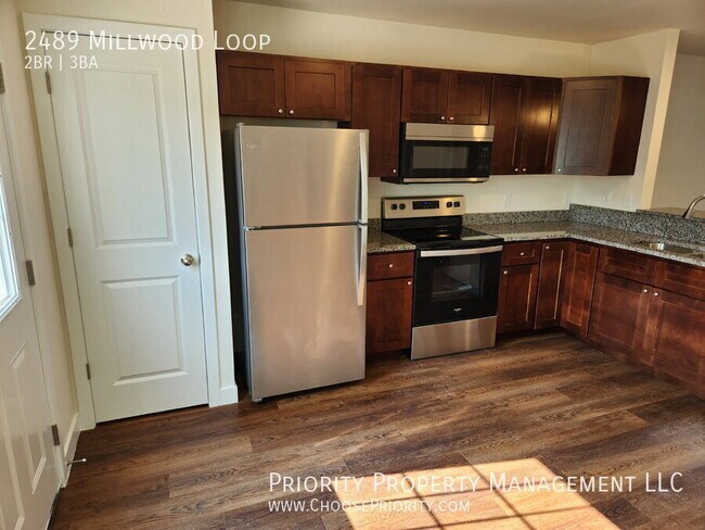 Foto del edificio - 2489 Millwood Loop