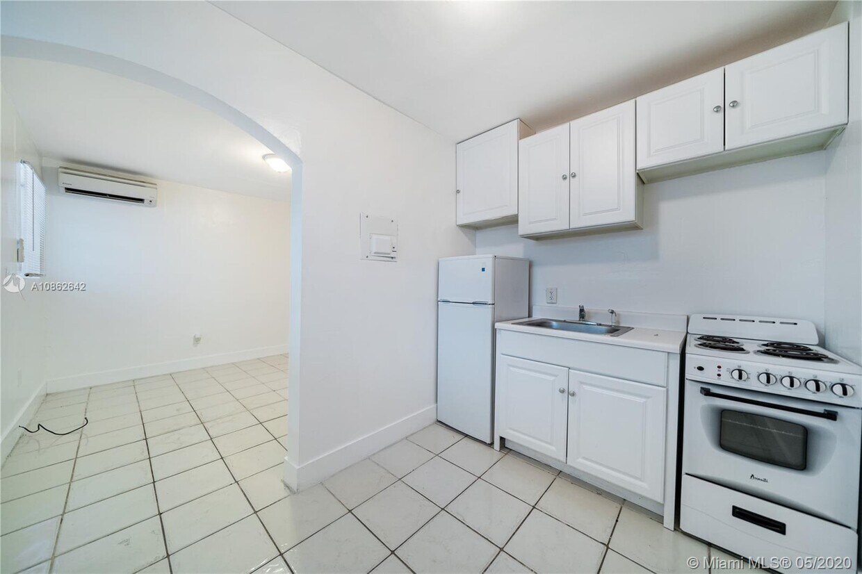 Primary Photo - 5305 Biscayne Blvd