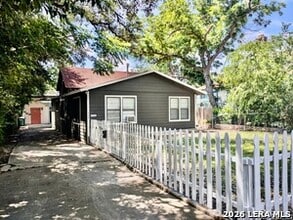 Building Photo - 304 E Mistletoe
