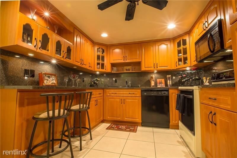 Foto principal - 16251 Golf Club Rd