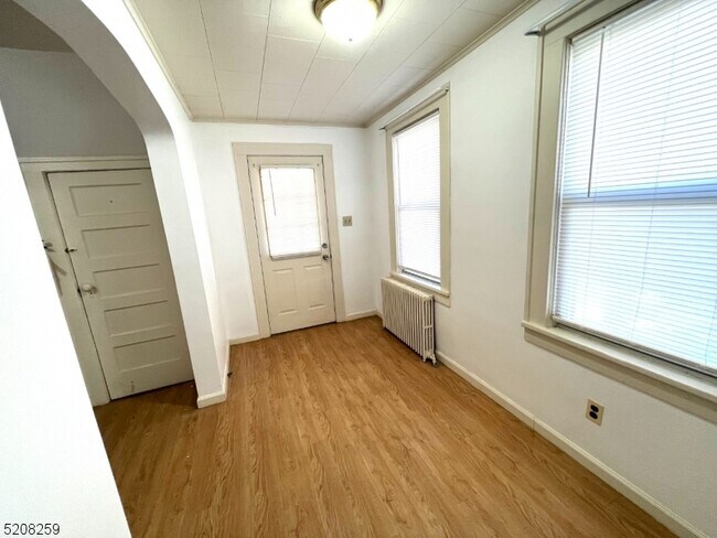 Building Photo - 109 S 10th Ave